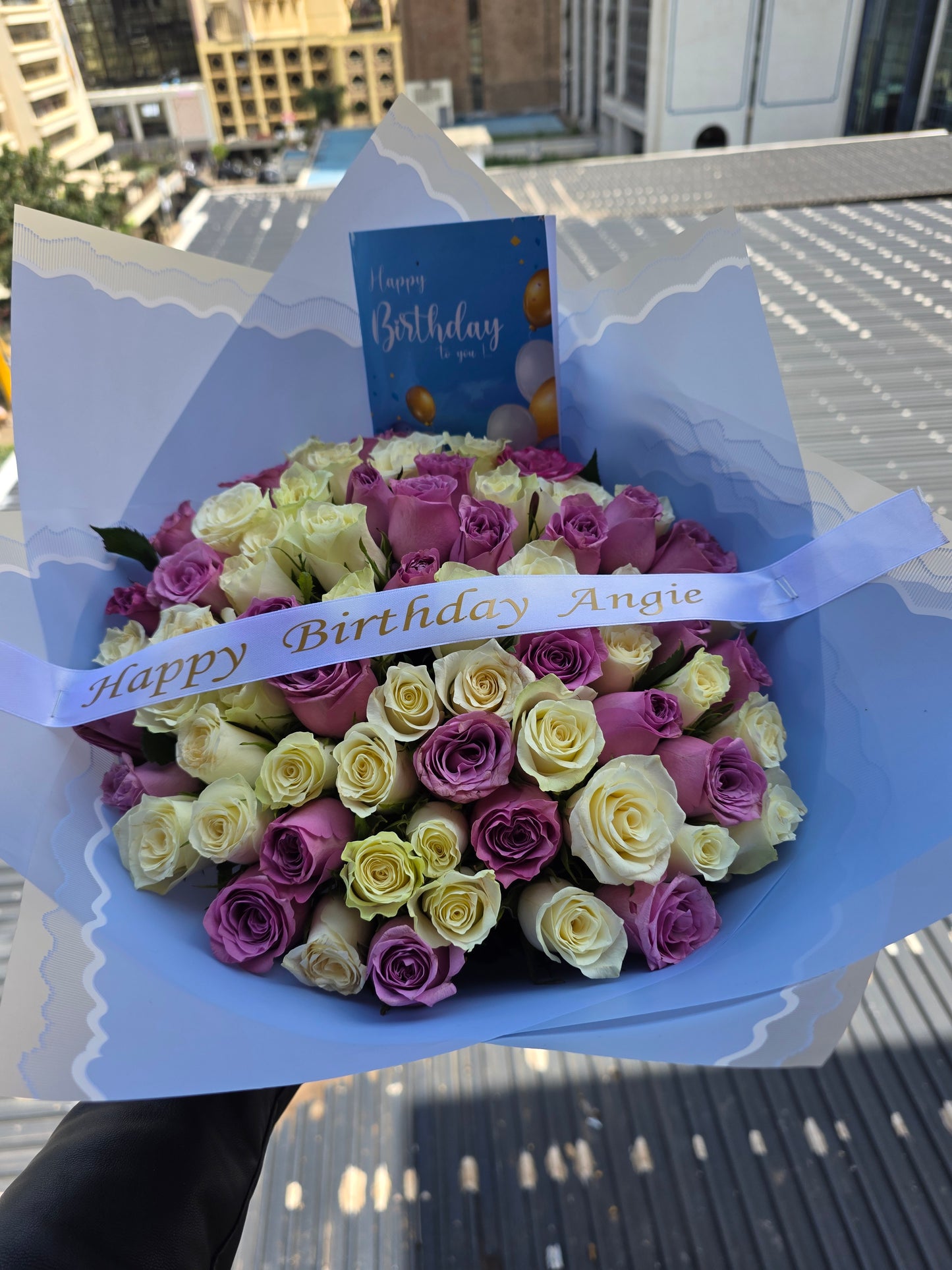80 ROSES & RIBBON