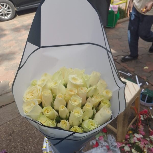 WHITE ROSES BOUQUET